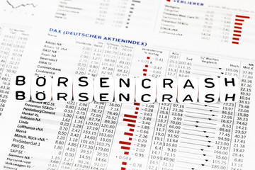 Obraz premium Börsencrash Symbol mit Buchstaben auf Zeitung