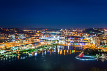 Fototapeta na wymiar Skyline of Pittsburgh, Pennsylvania at night from mount washington in spring