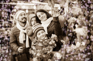 Fototapeta na wymiar Family purchasing Christmas decoration