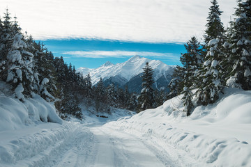 Fototapeta na wymiar Beautiful snow mountains view