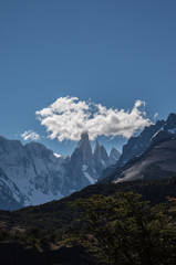 Szczyt Cerro Torre w Andach - obrazy, fototapety, plakaty