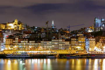 Porto. Quay at night.
