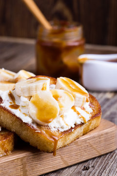Breakfast ricotta toasts with  bananas and caramel