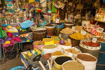 Gardinen Der Markt in Medina Fes, Marokko © KajzrPhotography.com