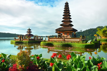 Fototapeta na wymiar Pura Ulun Danu temple on a lake Beratan on Bali Indonesia