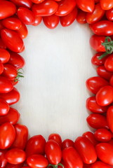 Cornice di pomodori datterini