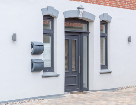 Haust&uuml;r eines Hauses