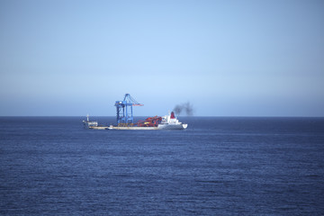 Gantry Crane transport Ship