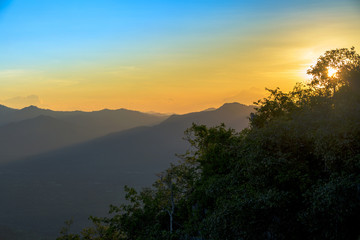 Naklejka premium Sunrise serenity mountain landscape
