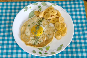 sunny side up egg with banana