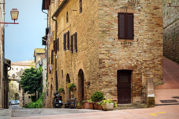 Fototapeta na wymiar street old town San Gimignano