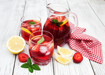 Glasses of lemonade with strawberries