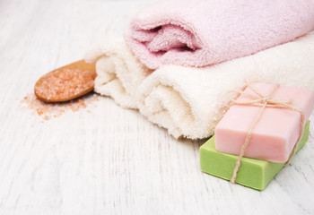 Obraz na płótnie Canvas Bath towels, salt and soap