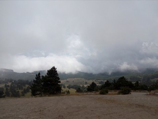 серые облака над холмами © soniaforyou