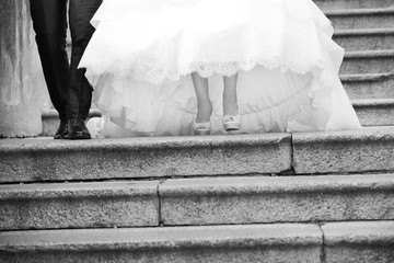sposo e sposa sulle scale