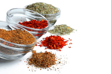 Ground mixture of peppers, paprika and provencal herbs