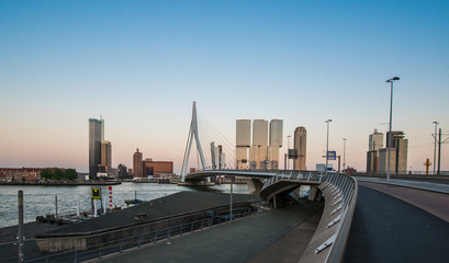Fototapeta na wymiar Erasmus bridge Rotterdam