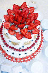 torta con le fragole vista dall'alto