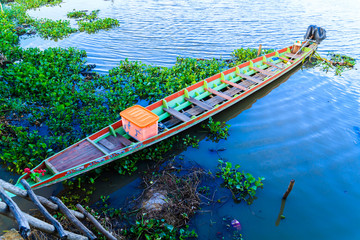 Fototapeta na wymiar The longtail boat in the river.