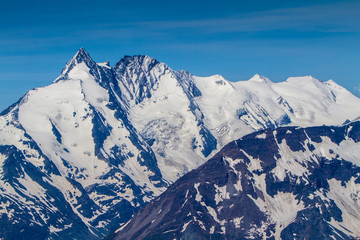 Fototapeta premium Grossglockner unter blauem Himmel
