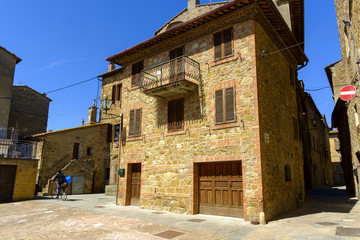 Fototapeta na wymiar streets of the medieval town of Pienza