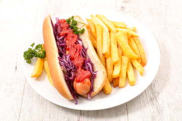 hot dog with french fries,bratwurst