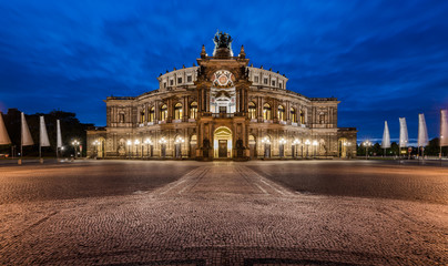 Fototapeta premium DRESDEN, GERMANY - 17 JUNE, 2015: Semper Opera House in Dresden, Germany on 17 JUNE, 2015