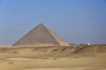 Fototapeta na wymiar Rote Pyramide von Dahshur