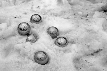 Petanque balls in the snow