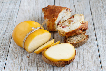 Scamorza cheese and homemade bread