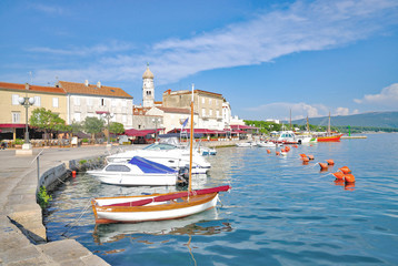 Hafenpromenade in Krk Stadt auf der Insel Krk,Adria,Kroatien
