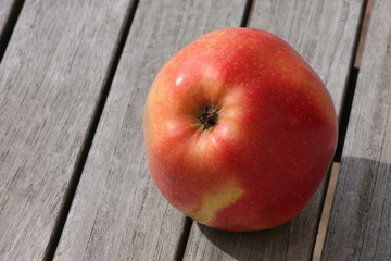 red apple on wooden table