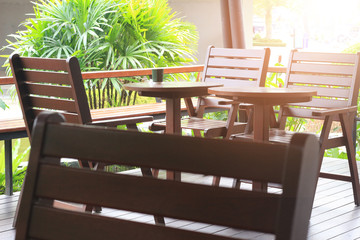 Obraz premium Empty Chair and tables in outdoor at cafe