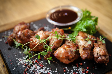 Chicken wings with sauce