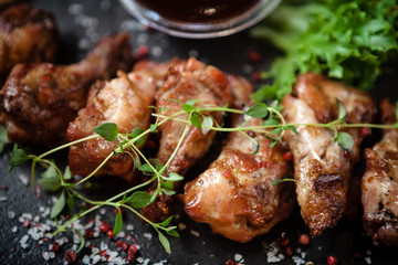 Chicken wings with sauce