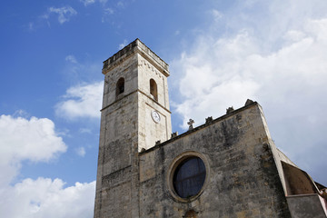 Fototapeta na wymiar Facciata frontale di un antica chiesa