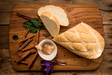 Fototapeta na wymiar Cinnamon Creamed Honey in Bowl with Bread