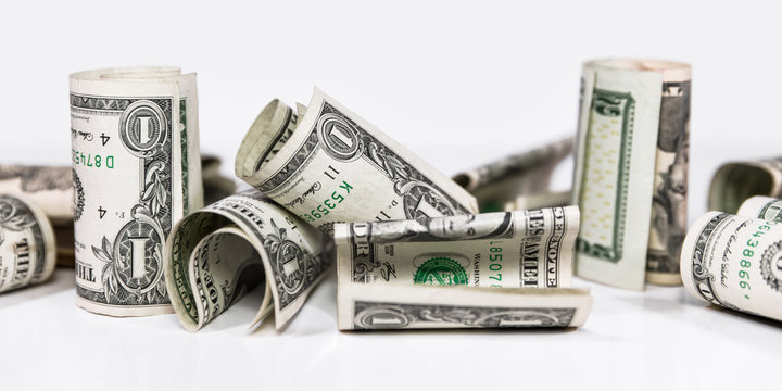 banner mit dollarscheinen vor wei&szlig;em hintergrund