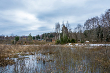 Obraz premium Rural landscape on a cloudy spring day.