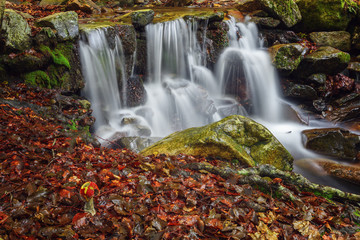 Fototapeta na wymiar Waterfall in the natural park Montseny, Barcelona, Spain)