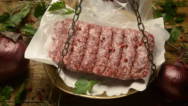 Ćevapčići Ćevapi Ћевапи Чавапчычы チェヴァプチチ 切巴契契 
 Cevapcici ჩევაპი Чевапчичи 
