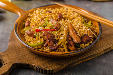 Chinese noodles with chicken