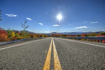 Route de campagne en automne au Québec