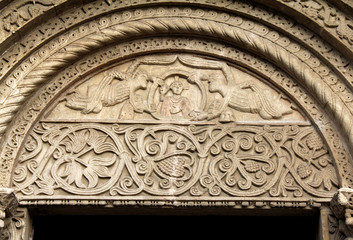 chiesa romanica di Santa Fede a Cavagnolo (Torino); la lunetta del portale