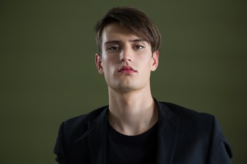 Obraz premium Androgynous man looking at camera