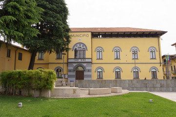 Fototapeta na wymiar ayuntamiento de Pogliano Milanesse