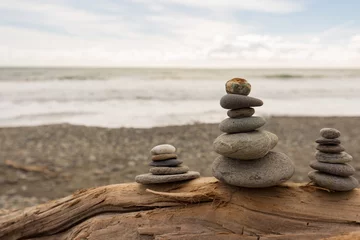 Papier Peint photo autocollant Zen Steine gestapelt am Meer für innere Ruhe und Gelassenheit