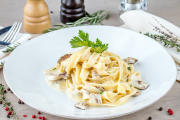 Fettuccine with white mushrooms