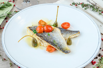 Dorado baked with cherry tomatoes