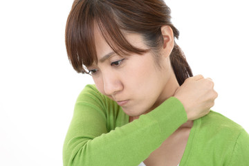 肩こりに悩む女性